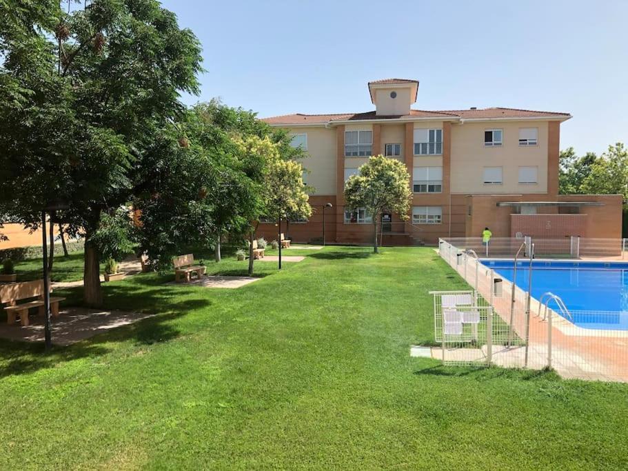 Vut El Parque -Con Piscina En Verano - Aparcamiento En Calle Y Parking Gratis En El Centro Сиудад Реал Екстериор снимка