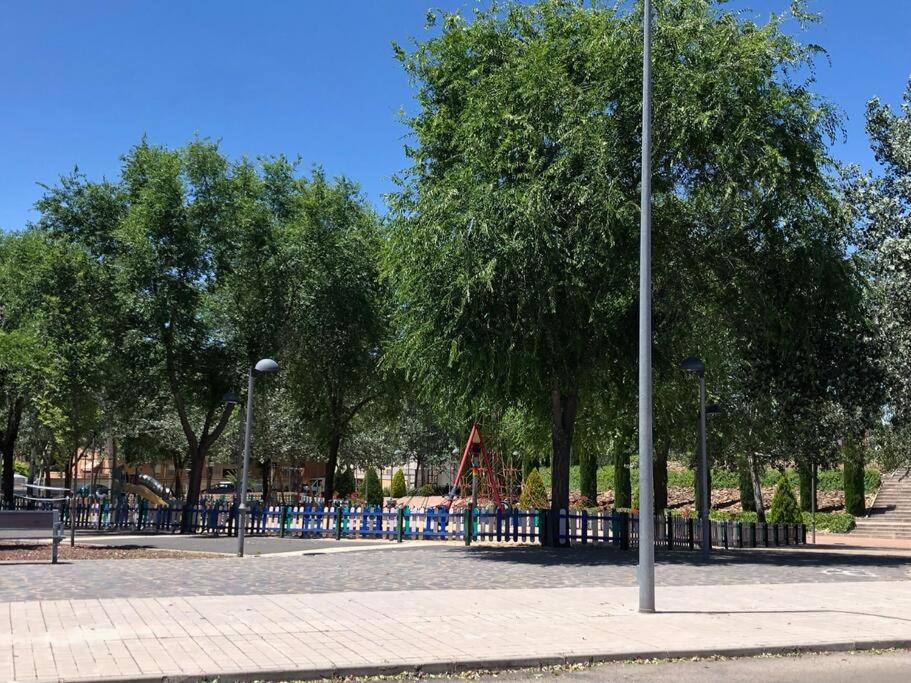 Vut El Parque -Con Piscina En Verano - Aparcamiento En Calle Y Parking Gratis En El Centro Сиудад Реал Екстериор снимка